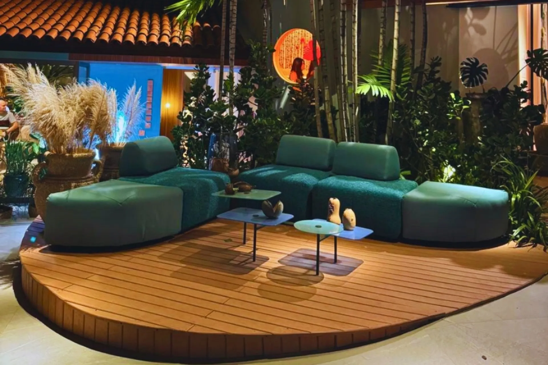 EcoDeck Gaia — ambiente sofisticado noturno
